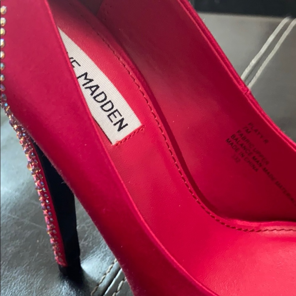 Steve Madden Raspberry Player Platform Pump - Picture 7 of 11